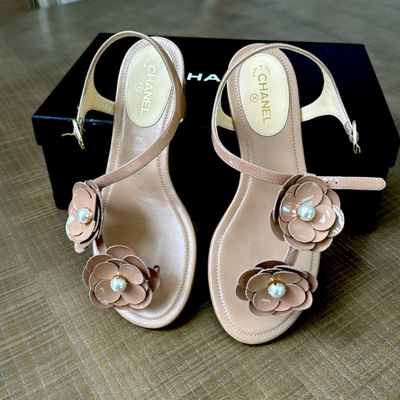 Chanel sandals size 35 BNIB - Picture 1 of 4